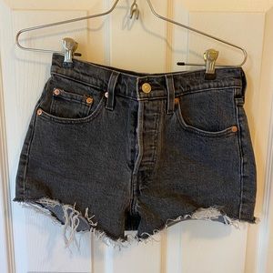 Black Levi’s women’s shorts